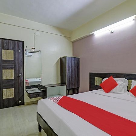 Oyo 82461 Hotel Darshan Banquet And Rooms スーラト エクステリア 写真