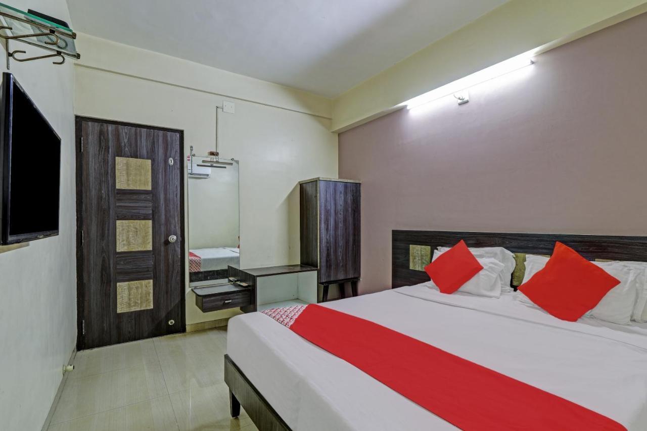 Oyo 82461 Hotel Darshan Banquet And Rooms スーラト エクステリア 写真