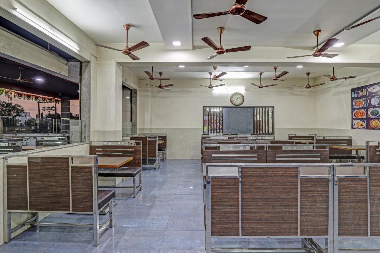 Oyo 82461 Hotel Darshan Banquet And Rooms スーラト エクステリア 写真